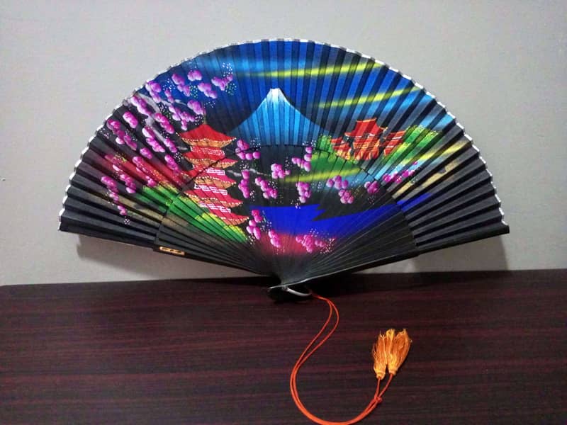 Wooden Hand-painted Fuji Japanese Handfan 1