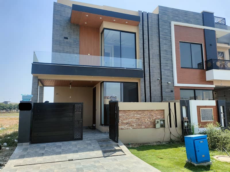 Outclass Location 5 Marla 3 Bedroom Modern Design House For Sale On 50Ft Road In Dha 9 Town Lahore 1