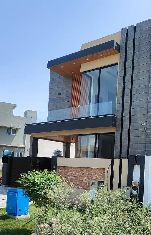 Outclass Location 5 Marla 3 Bedroom Modern Design House For Sale On 50Ft Road In Dha 9 Town Lahore 3