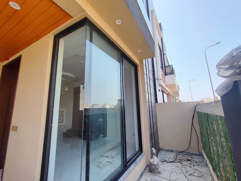 Outclass Location 5 Marla 3 Bedroom Modern Design House For Sale On 50Ft Road In Dha 9 Town Lahore 4