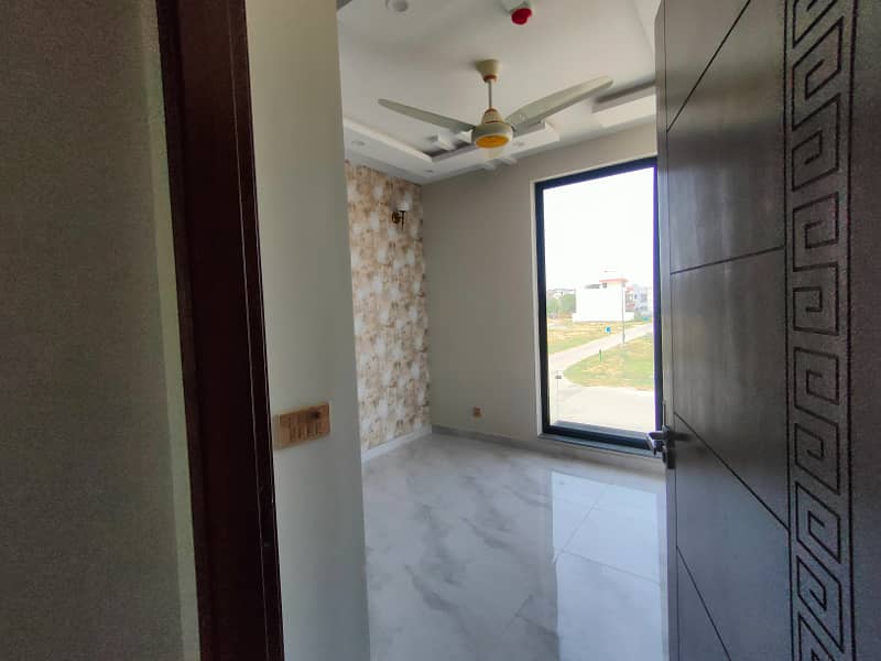 Outclass Location 5 Marla 3 Bedroom Modern Design House For Sale On 50Ft Road In Dha 9 Town Lahore 23