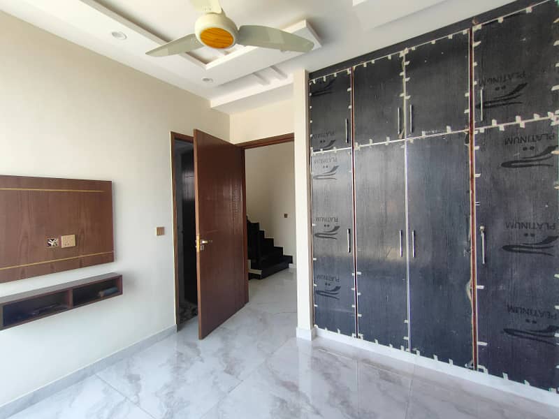 Outclass Location 5 Marla 3 Bedroom Modern Design House For Sale On 50Ft Road In Dha 9 Town Lahore 25