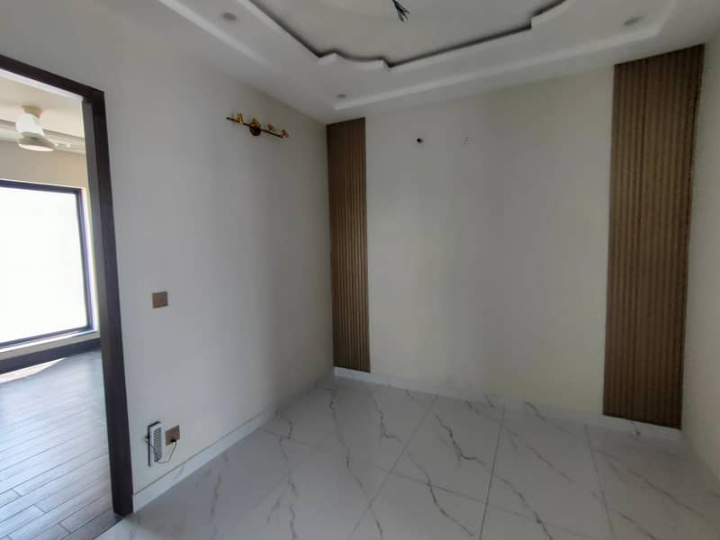 Outclass Location 5 Marla 3 Bedroom Modern Design House For Sale On 50Ft Road In Dha 9 Town Lahore 29