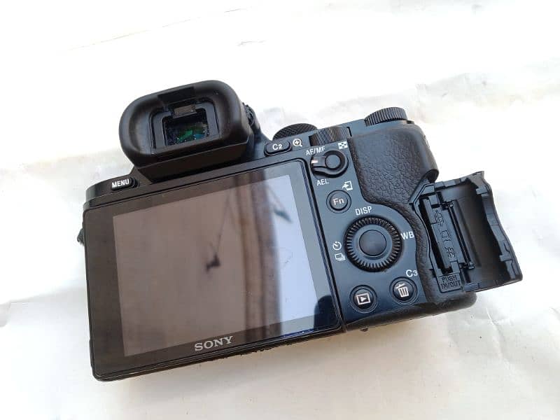 Sony A7R 28-70lenz Shtr click 19930 10