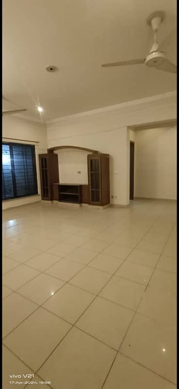 5 marla upper portion available for rent in pak arab housing scheme Main farozpur road Lahore 8
