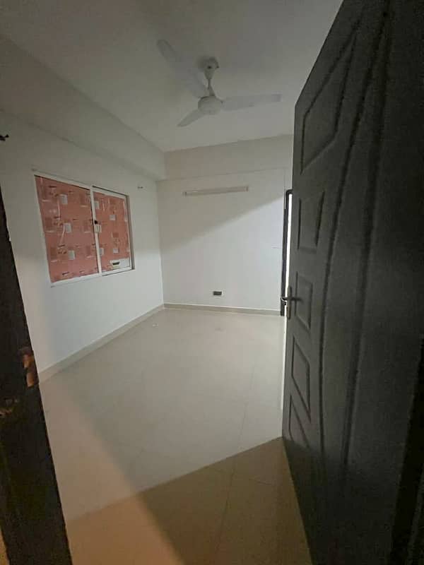 ONE BED LUXURY APARTMENT AVAILABLE FOR SALE AT PRIME LOCATION IN GULBERG GREENS 3