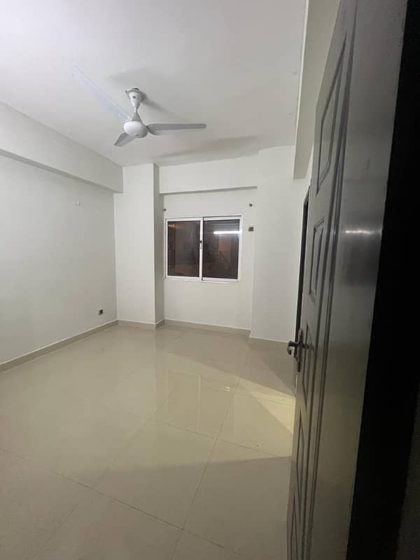 ONE BED LUXURY APARTMENT AVAILABLE FOR SALE AT PRIME LOCATION IN GULBERG GREENS 7