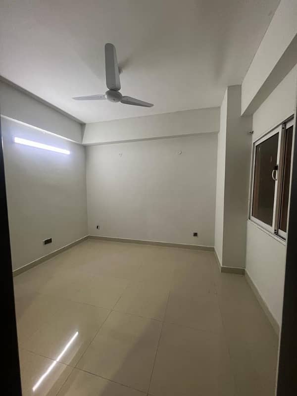 ONE BED LUXURY APARTMENT AVAILABLE FOR SALE AT PRIME LOCATION IN GULBERG GREENS 10