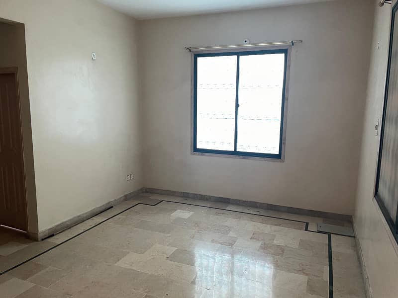 1ST FLOOR 3 BED DD IN SADI TOWN BLOCK 4 GOOD FOR SMALL FAMILY 1