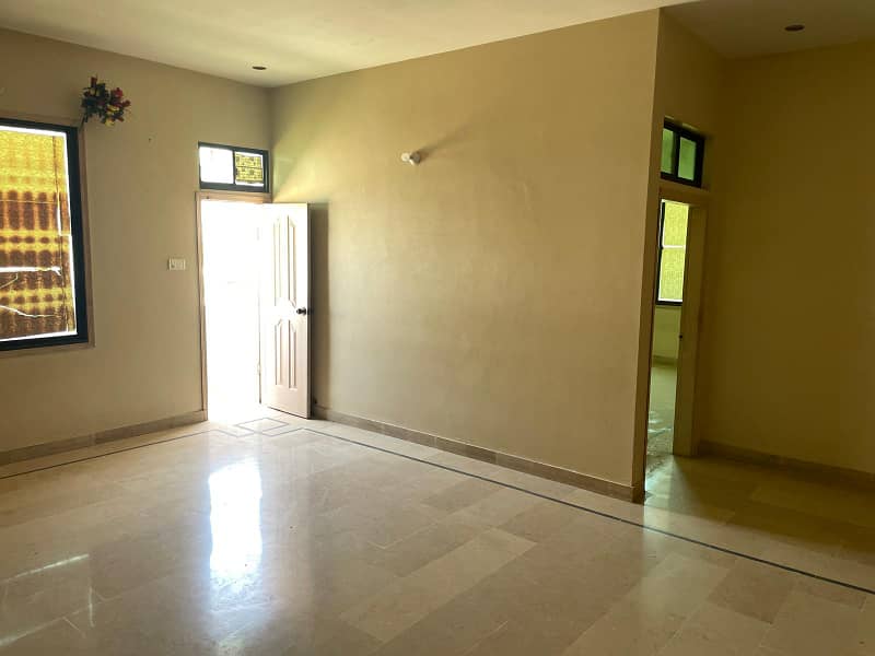 1ST FLOOR 3 BED DD IN SADI TOWN BLOCK 4 GOOD FOR SMALL FAMILY 2