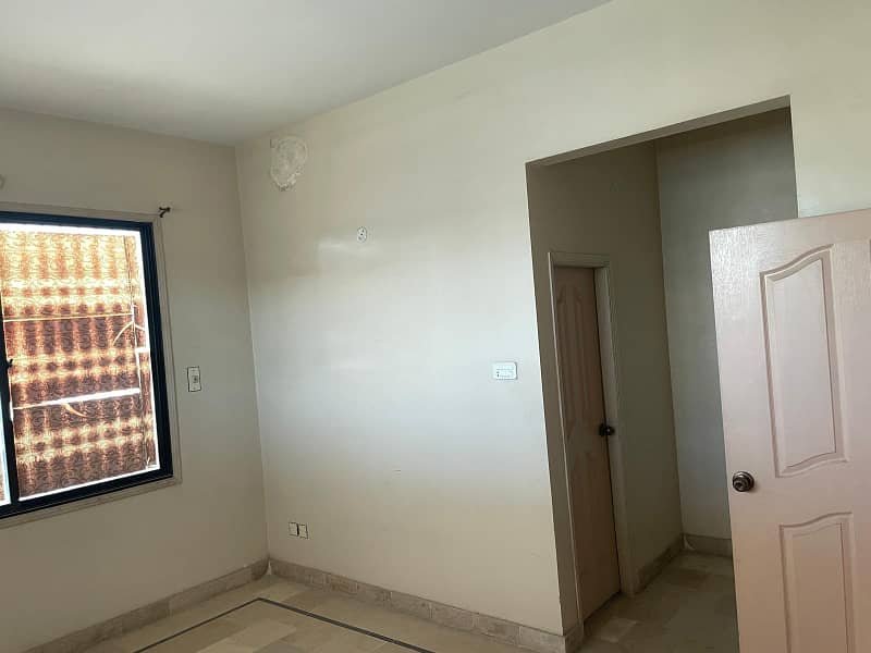 1ST FLOOR 3 BED DD IN SADI TOWN BLOCK 4 GOOD FOR SMALL FAMILY 6