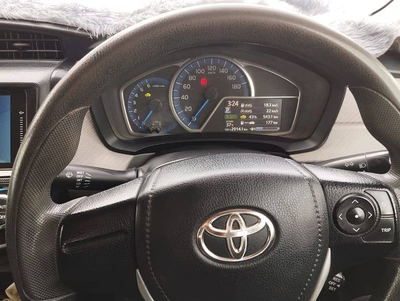 Toyota Corolla Axio 2013 4