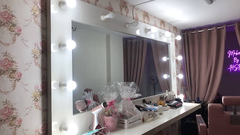 vanity mirror in white 1
