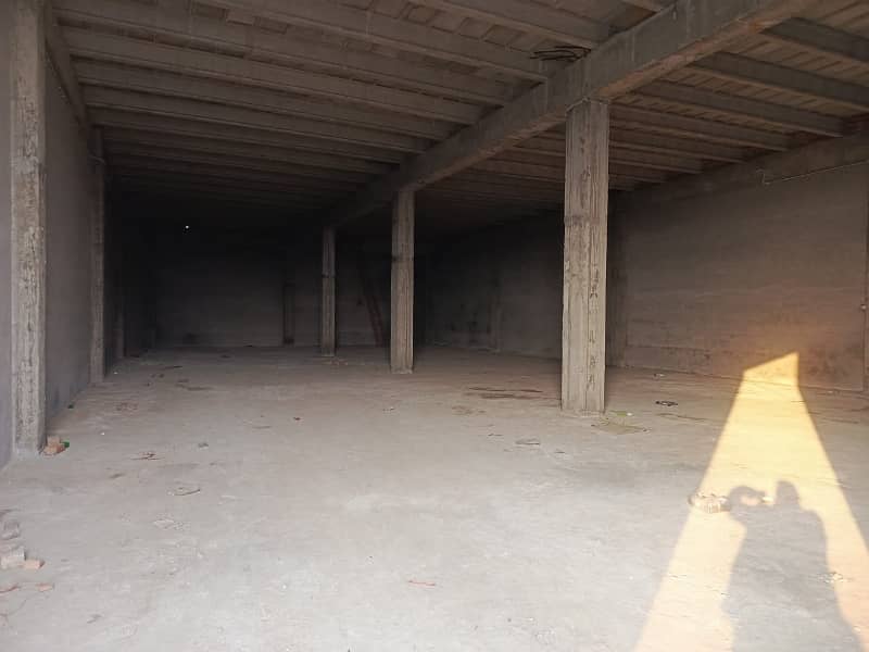 18000sqft Warehouse Avaibale For Rent Near By EmE Society Multan Road. 10