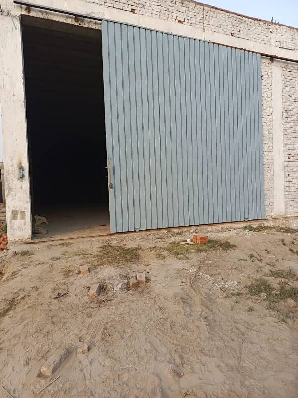 18000sqft Warehouse Avaibale For Rent Near By EmE Society Multan Road. 11