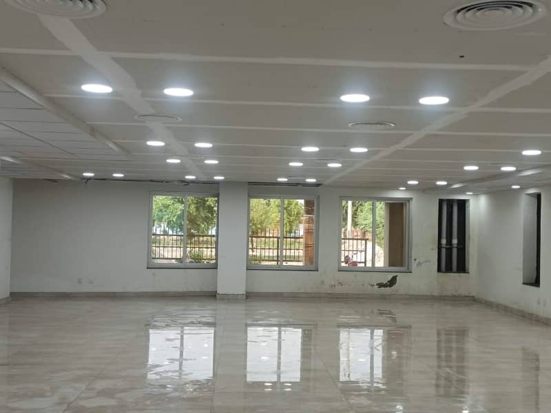 Commercial State Of Art Building Avaibale For Rent. 14
