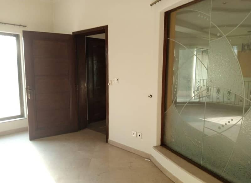 1 Kanal Vitra Modern Design Upper Portion Available For Rent in DHA Phase 4 2