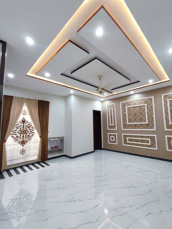 Kanal Bungalow Available For Software House Nearby Emporium Mall 9