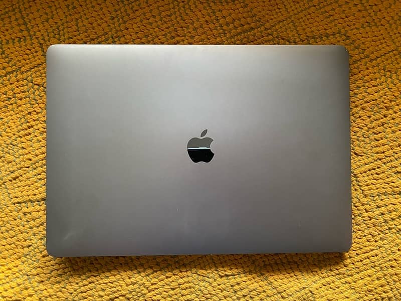 Apple MacBook Pro - 15 inches - 10/10 4