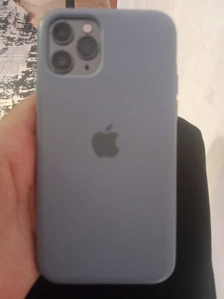 iphone 11 pro 2