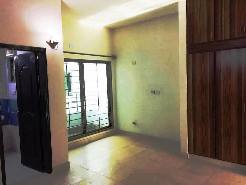 Prime Opportunity Immaculate 3rd Floor Apartment In Askari 11 - Now On Sale! 10