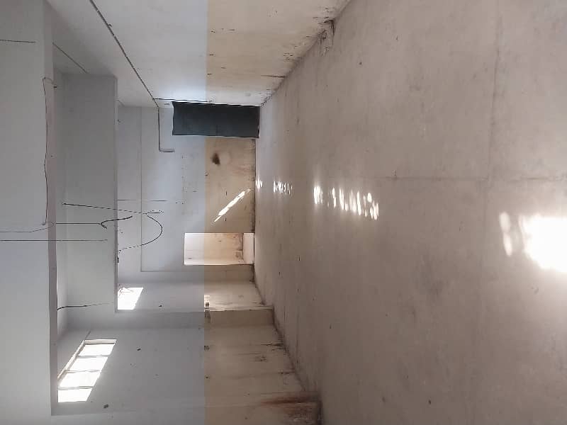 Available For Rent In Korangi Industrial Area Near Brookes Chowrangi About 10000 Square Feet. 8