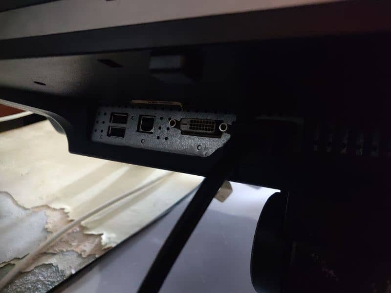 HP 27 inch led monitor 4