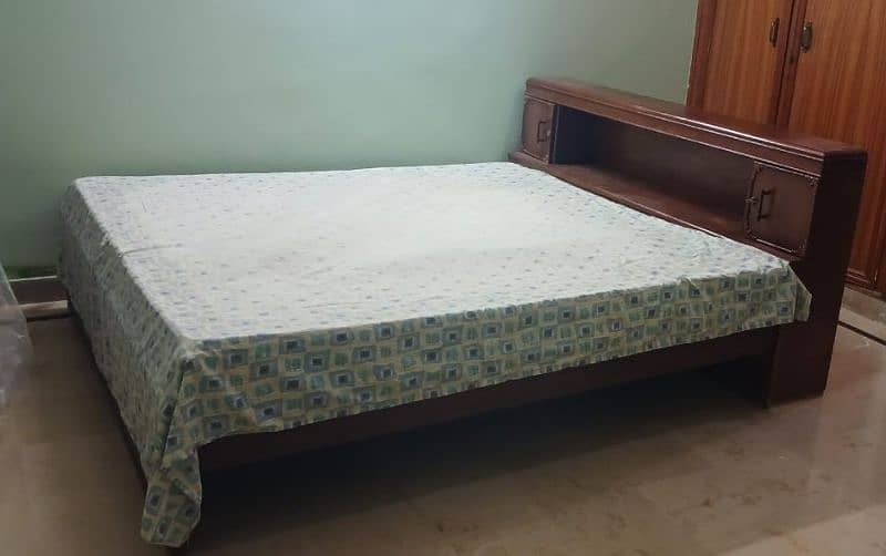 king size wooden bed without matters 0