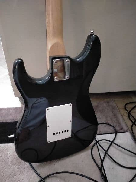 C Giant Perfect Beginner Guitar with Amplifier 3