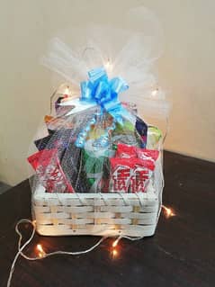 custamized gift baskets available for birthday anniversary valantinday
