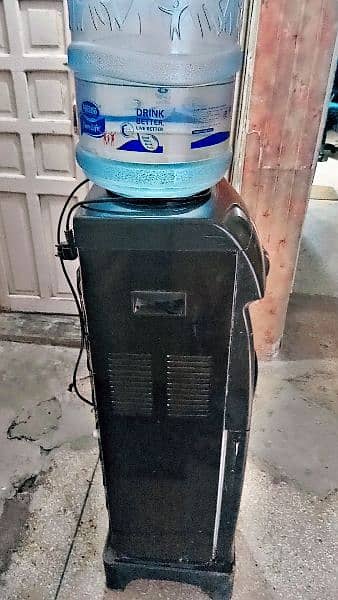 Orient water dispenser black colour with refrigerator 1