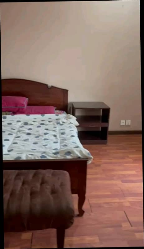 1-Kanal FURNISHED Upper Portion with SEPERATE GATE 3-Bed TV Lounge Kitchen
Rent is Final 25