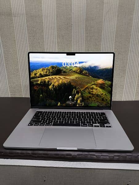 macbook Pro retina display 2019 i7 i9 10by10condition 3