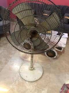 full size table fan in good condition 0