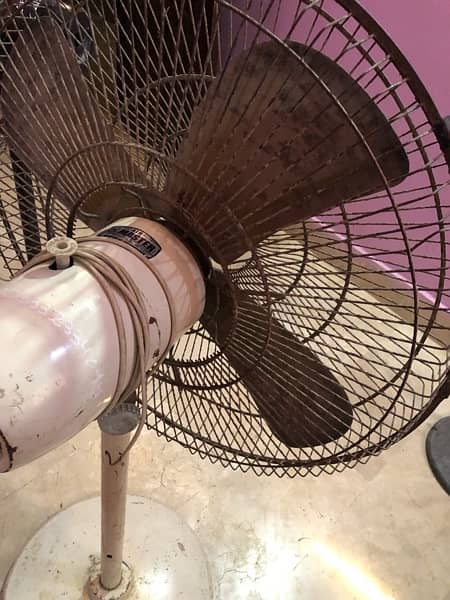full size table fan in good condition 2