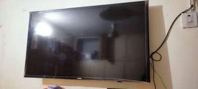 I'm selling Samsung Smart LED 40 inches in very good condition