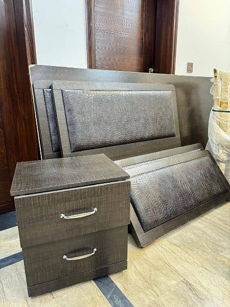 Home furniture available in mint condition 14