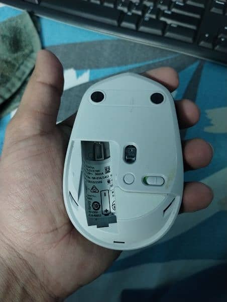Logitech M337 Bluetooth wireless mouse Black, grey. 3