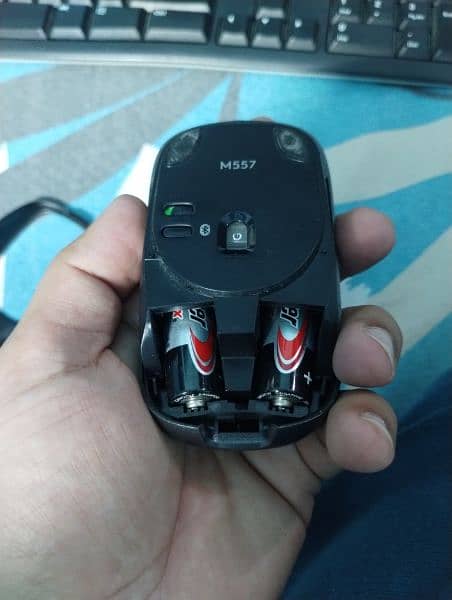 Logitech M337 Bluetooth wireless mouse Black, grey. 4