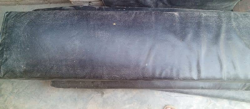 black lather cushion 5 for sale urgently 5,6feet 5piece 1