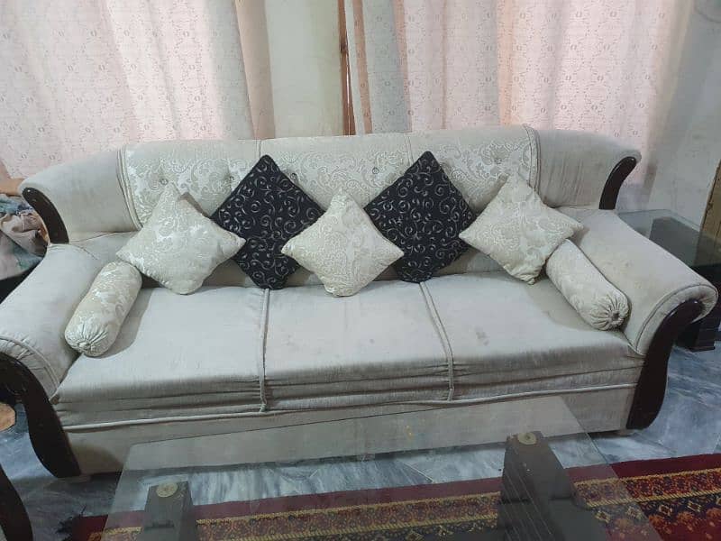 5 seater sofa in excellent condition 0