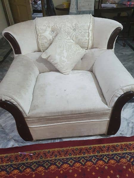 5 seater sofa in excellent condition 2