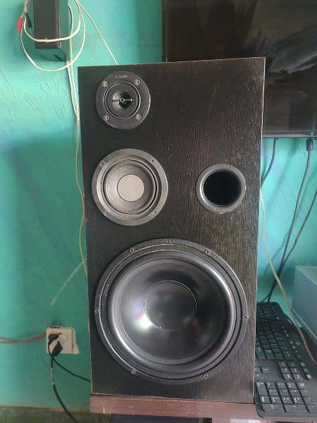 10 inch subwoofer speaker amazing bass and quality neat and clean. 4