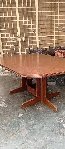 6 SEATER DINNING TABLE IN GOOD CONDITION AVAILABLE FOR SALE 1