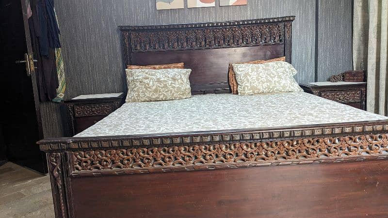 King size Sheesham bedroom set (bed + side tables + dressing table) 1