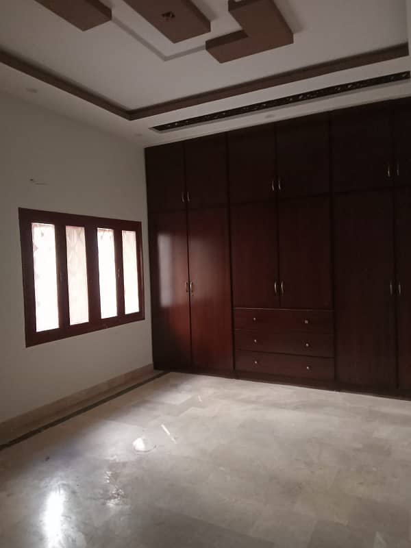 400 SQYARDS | BEAUTIFUL PORTION | 3BED DRAWING LOUNGE | GROUND FLOOR | CAR PARKING | With Great ventilation no issue of sweet water NORTH NAZAMBAD BLOCK L 4