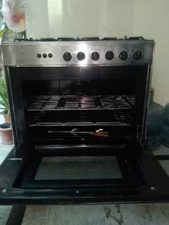 cooking range in very good condition mirror