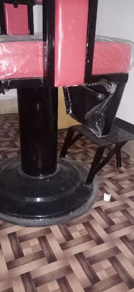 Beauty Parlour Chair New Condition 4
