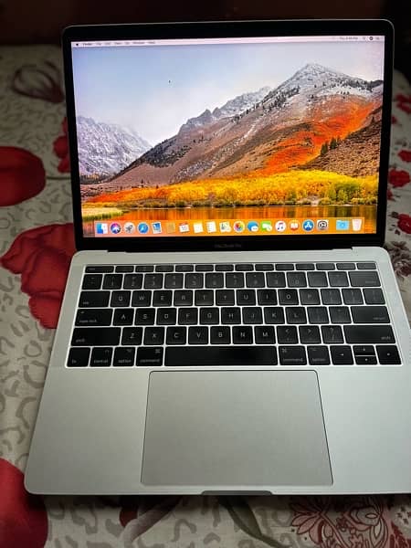 MacBook Pro (13-inch, 2017, i5 ,2.3 GHz, 8gb/ 256gb 8
