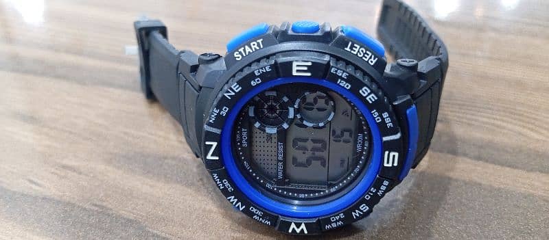sports LED watch with free bracelet and keychain 4